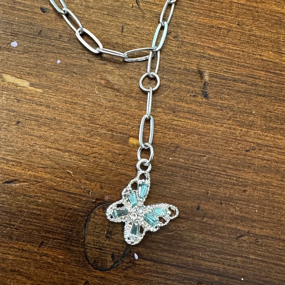 NWOT Rhinestone Butterfly Layered Necklace - Picture 4 of 8